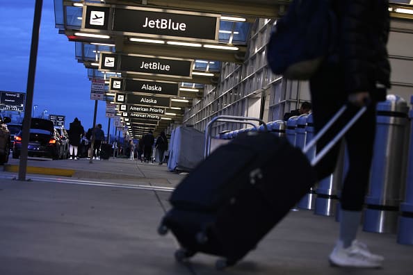JetBlue offers some pilots early retirement packages, union says